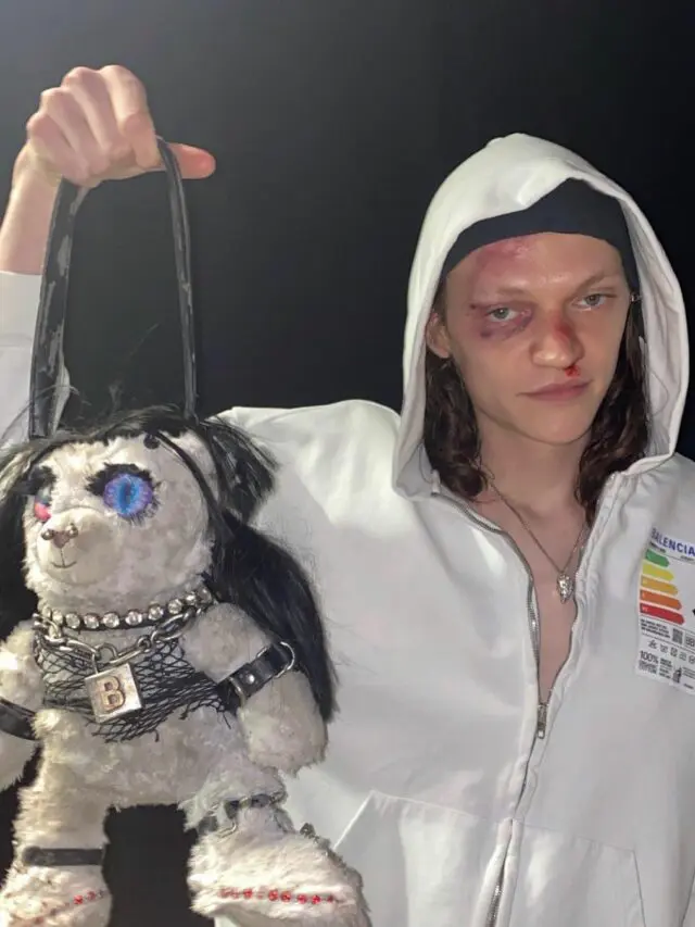 Balenciaga pulls ad campaign featuring kids holding bears dressed in  bondage gear after public backlash and 'boycott Balenciaga' campaign -  9Honey